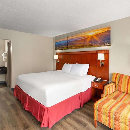 Days Inn By Wyndham Knoxville East Екстер'єр фото