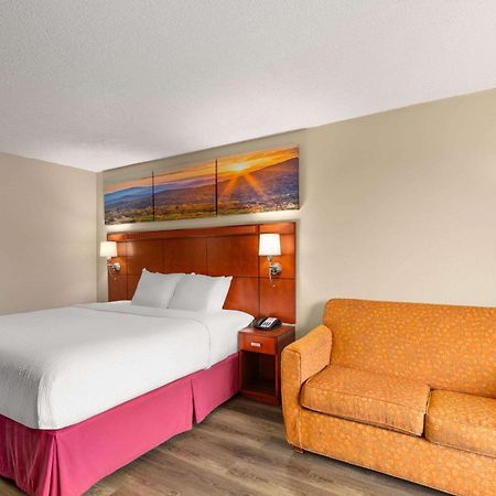 Days Inn By Wyndham Knoxville East Екстер'єр фото