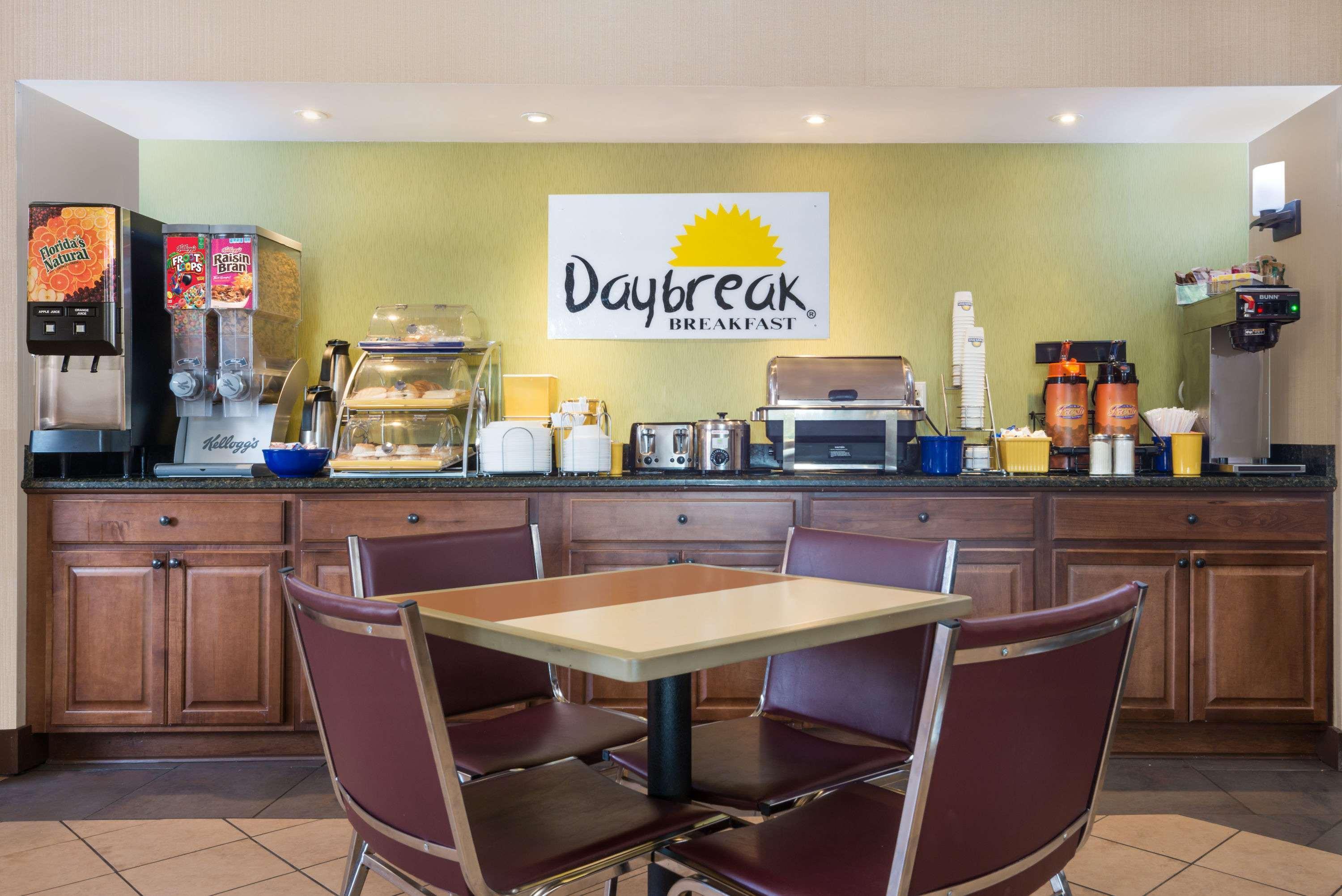 Days Inn By Wyndham Knoxville East Екстер'єр фото