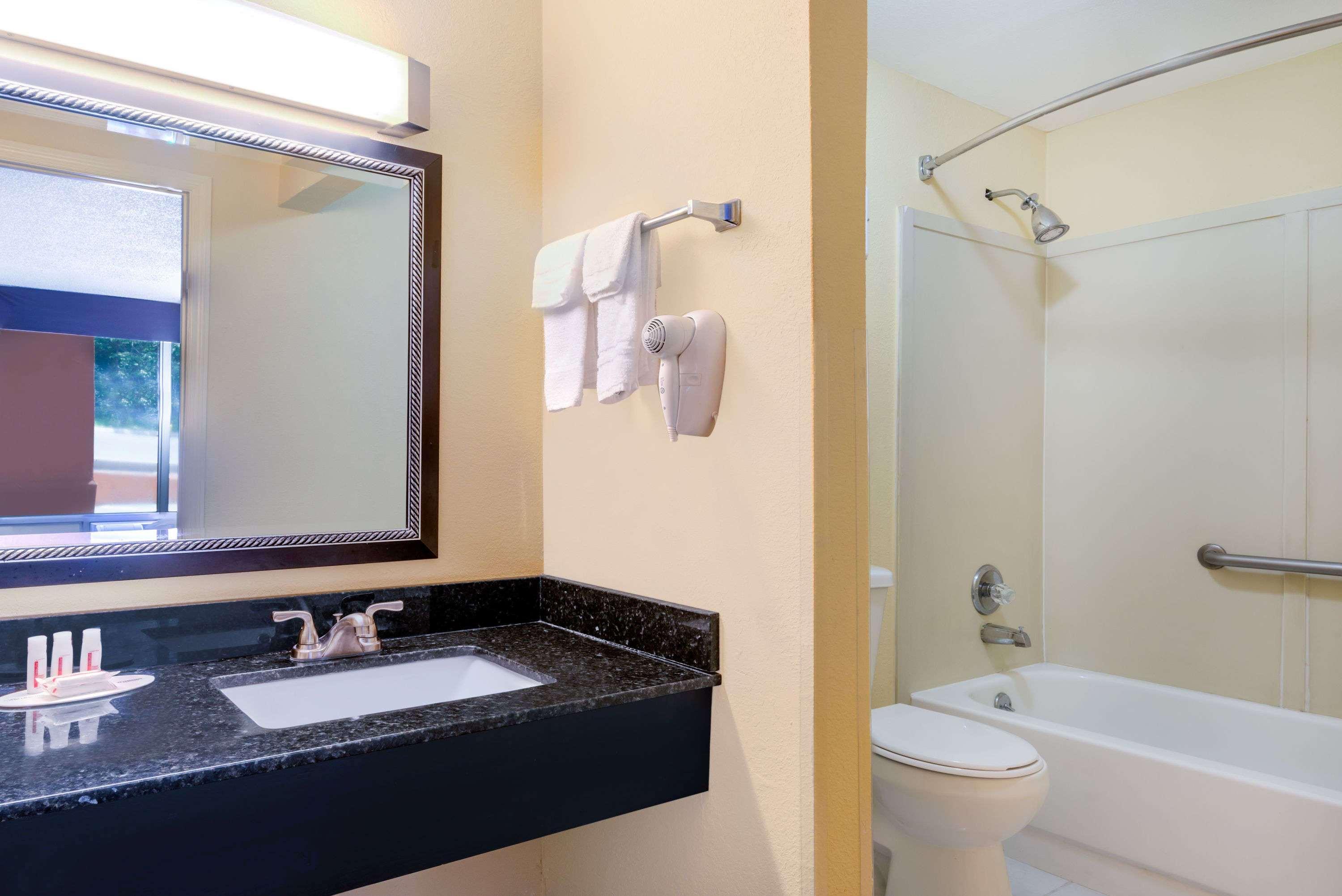 Days Inn By Wyndham Knoxville East Екстер'єр фото