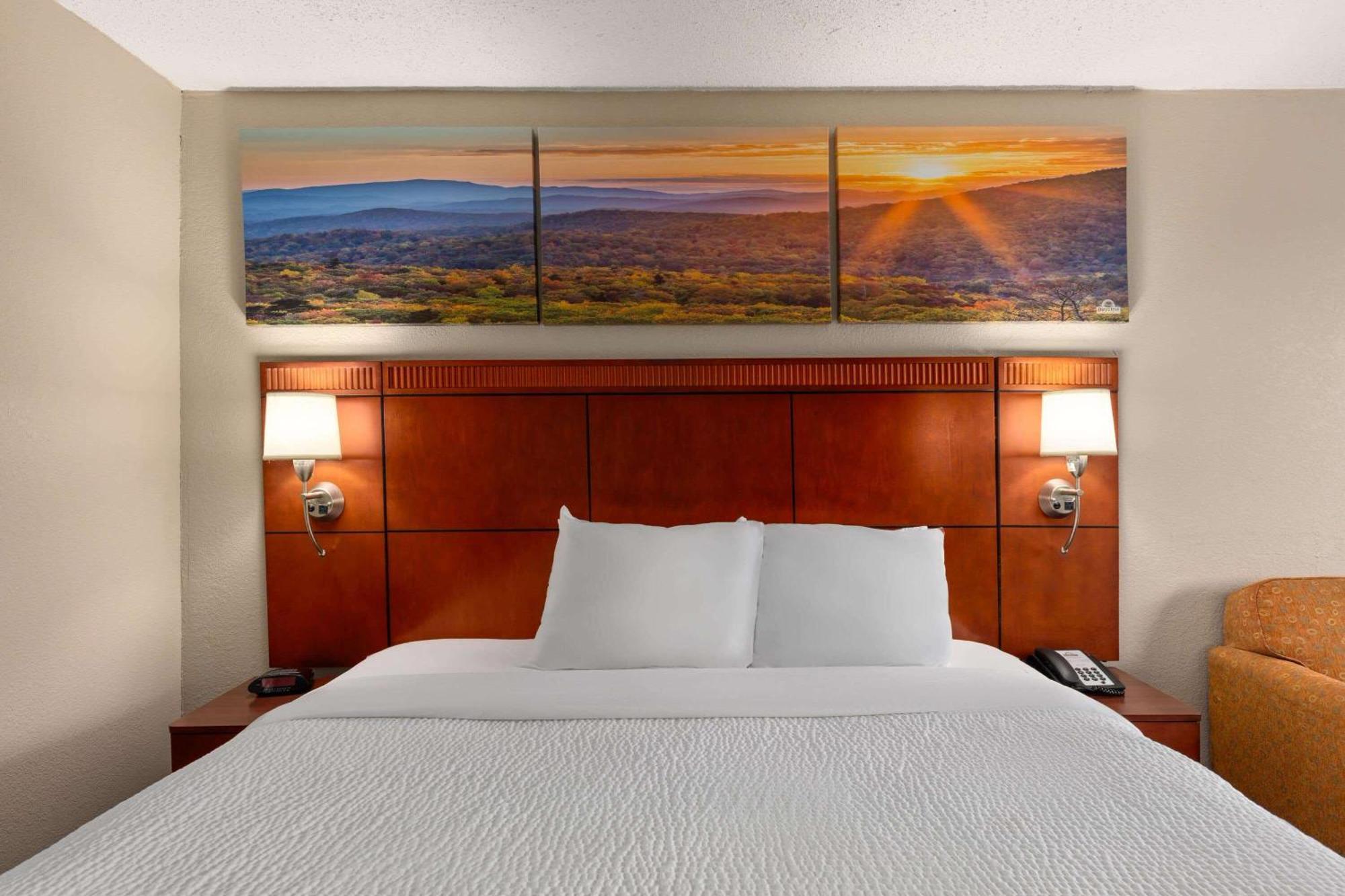 Days Inn By Wyndham Knoxville East Екстер'єр фото