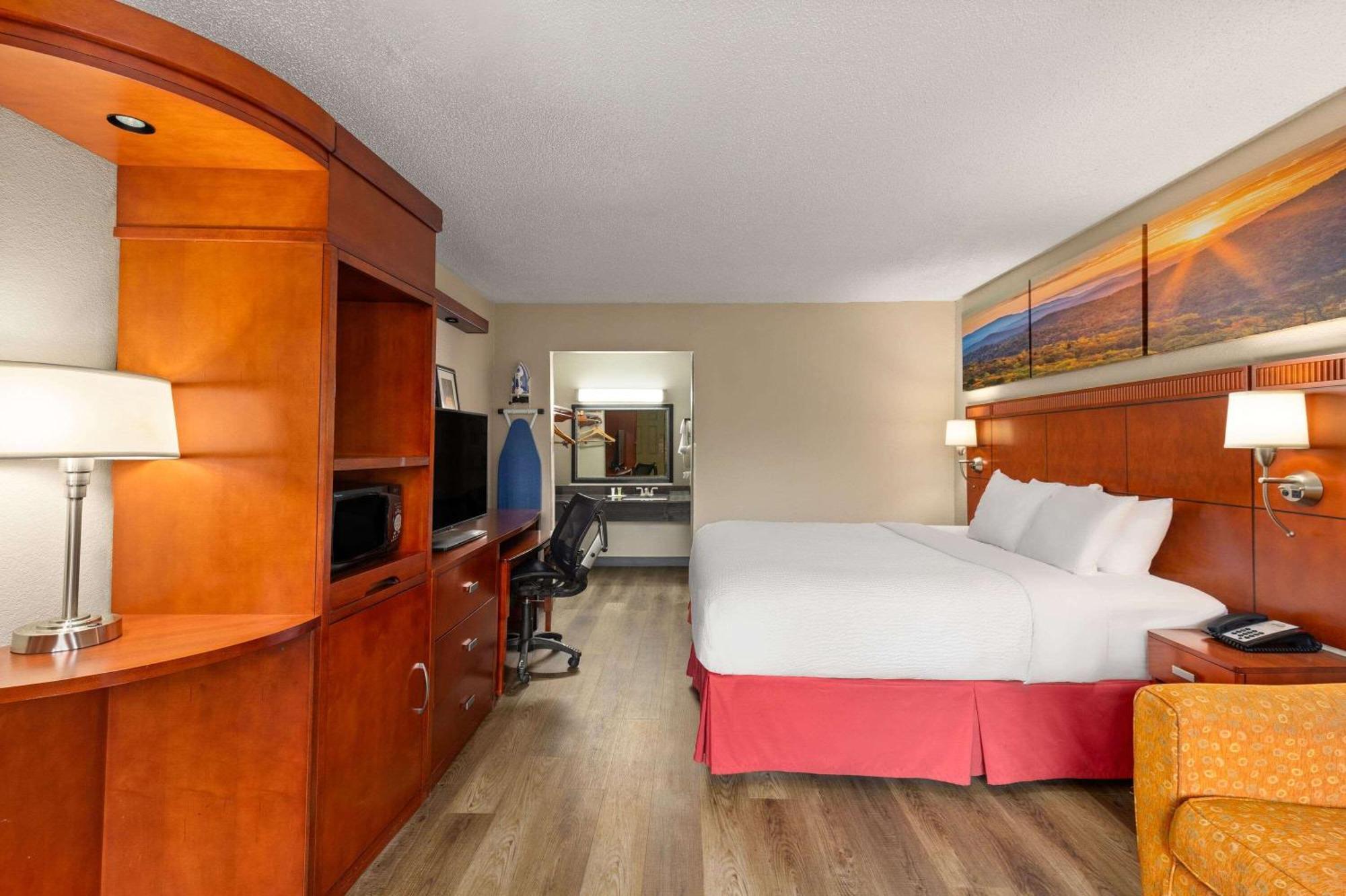 Days Inn By Wyndham Knoxville East Екстер'єр фото