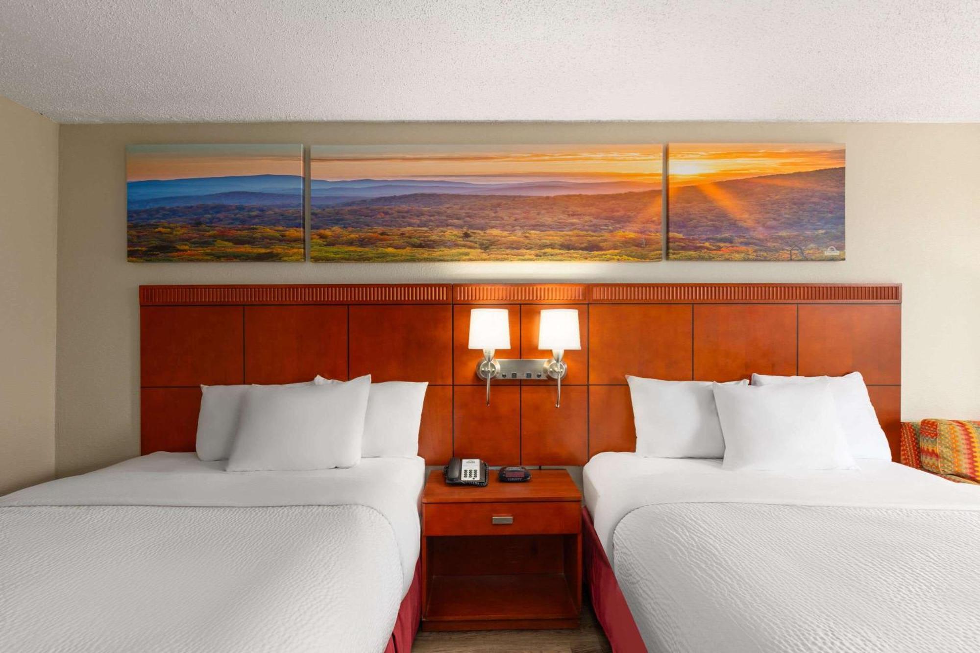 Days Inn By Wyndham Knoxville East Екстер'єр фото