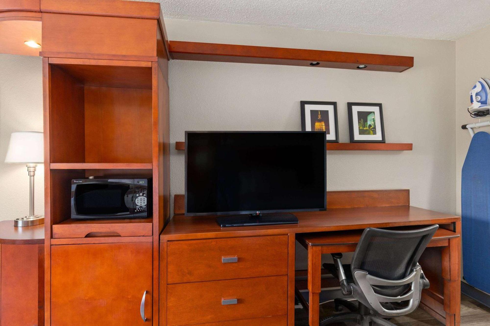 Days Inn By Wyndham Knoxville East Екстер'єр фото