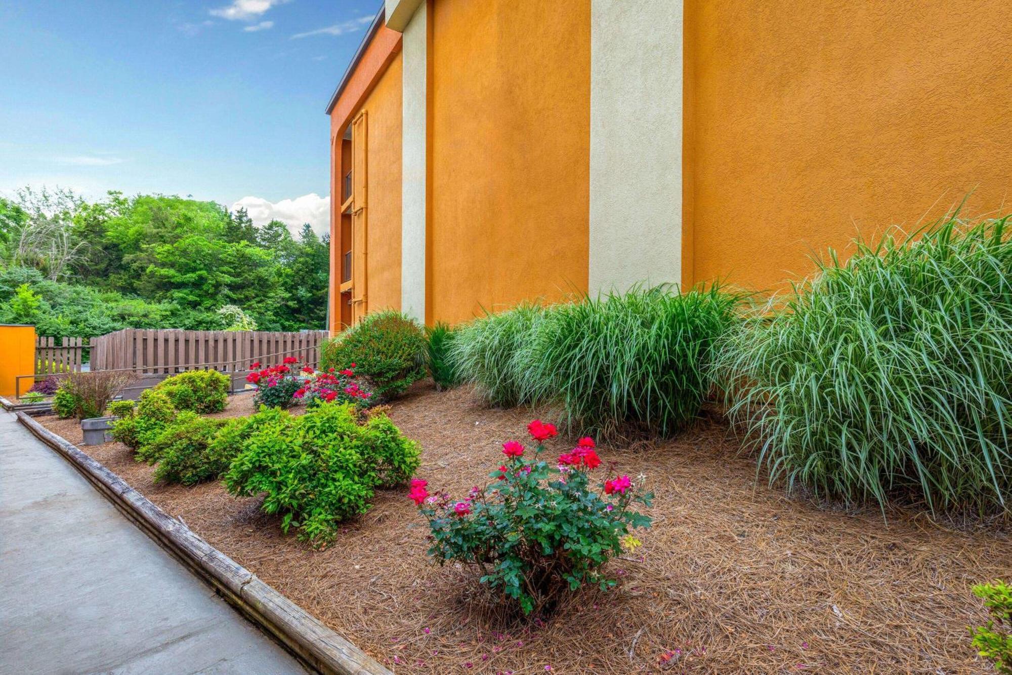 Days Inn By Wyndham Knoxville East Екстер'єр фото