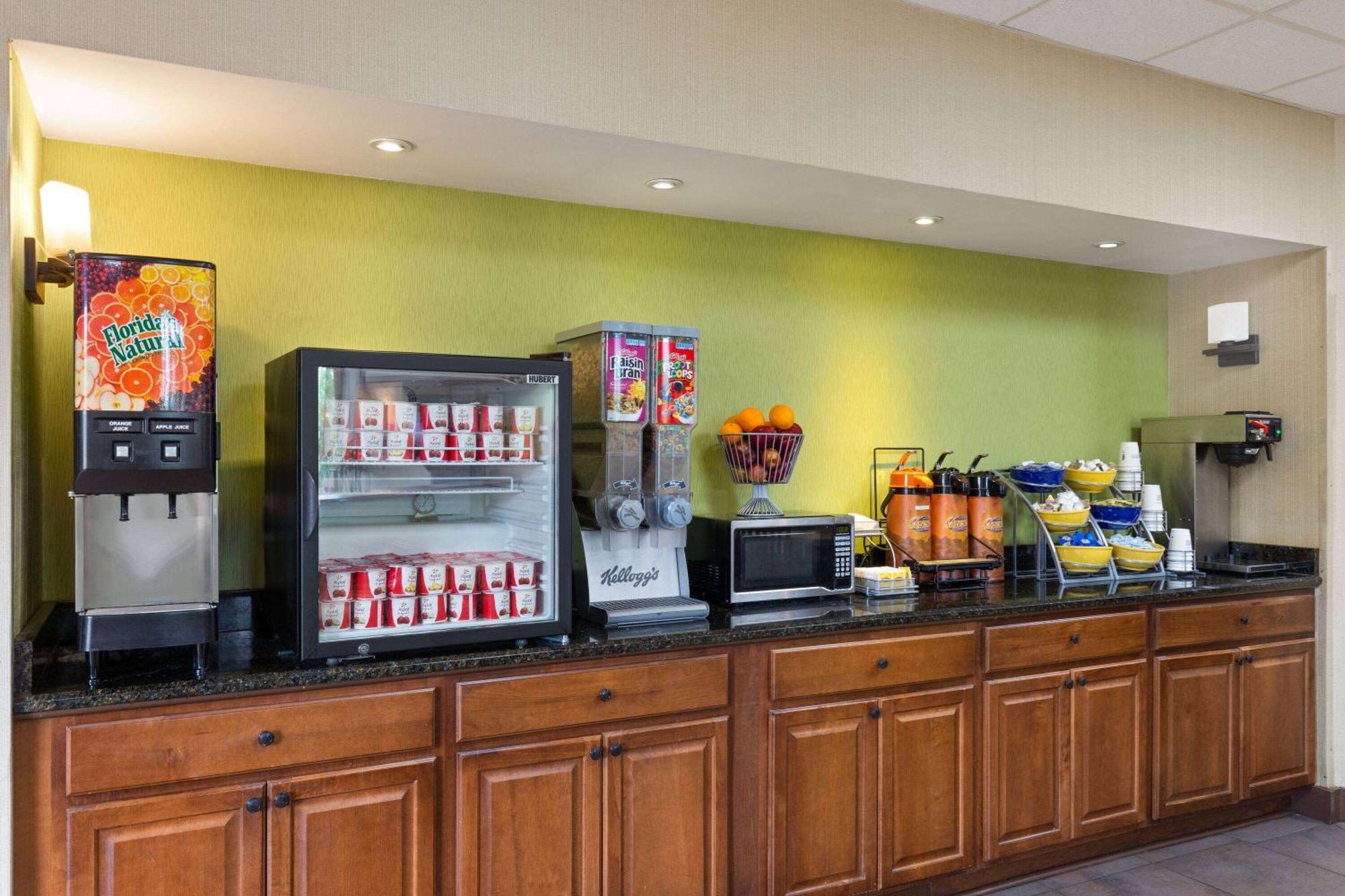 Days Inn By Wyndham Knoxville East Екстер'єр фото